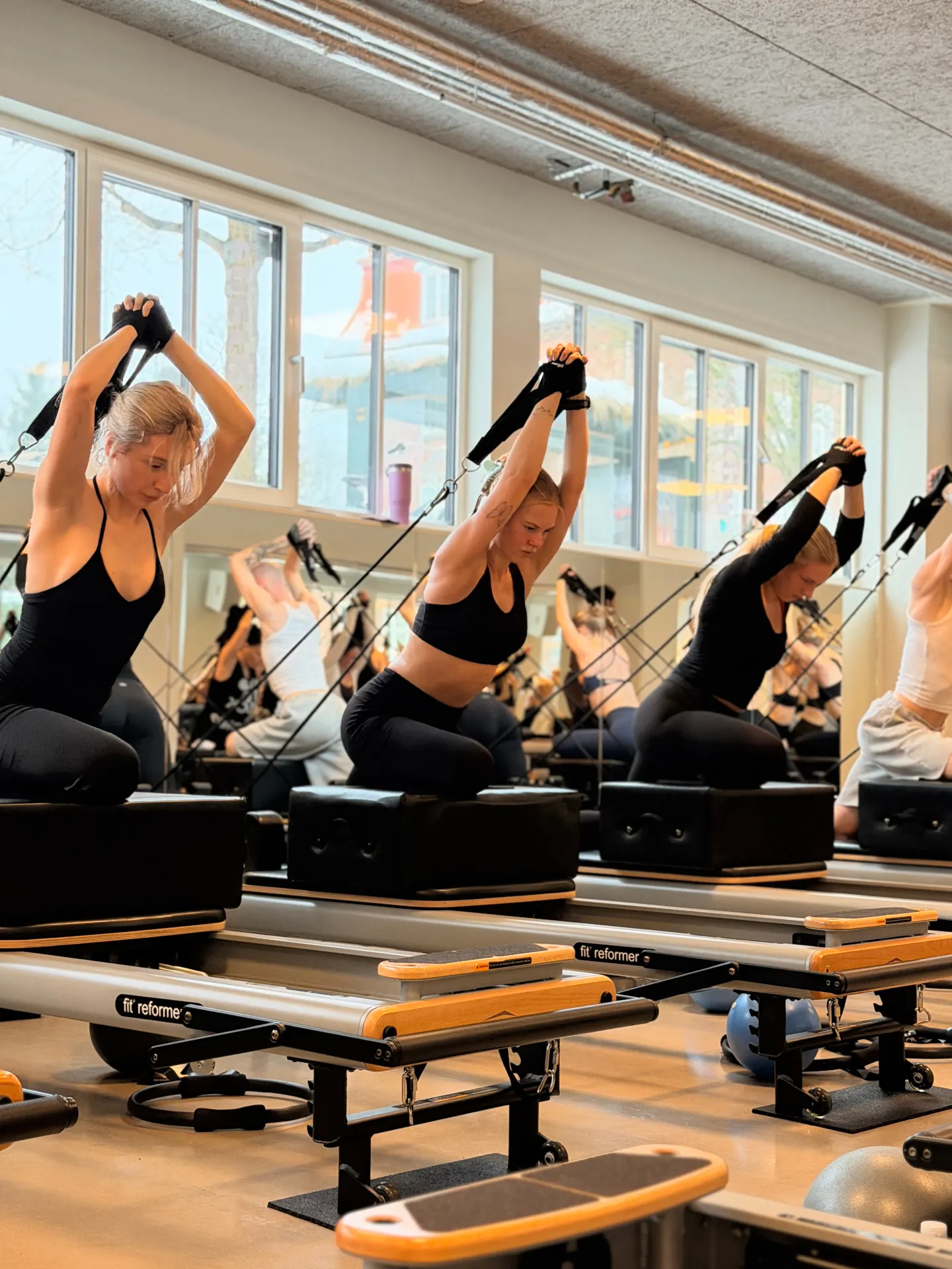 Reformer class working through a leg circle sequence